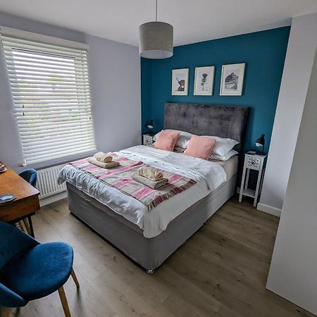 Cosy Guest Room In A Family Home With Free Parking เอดินบะระ ภายนอก รูปภาพ