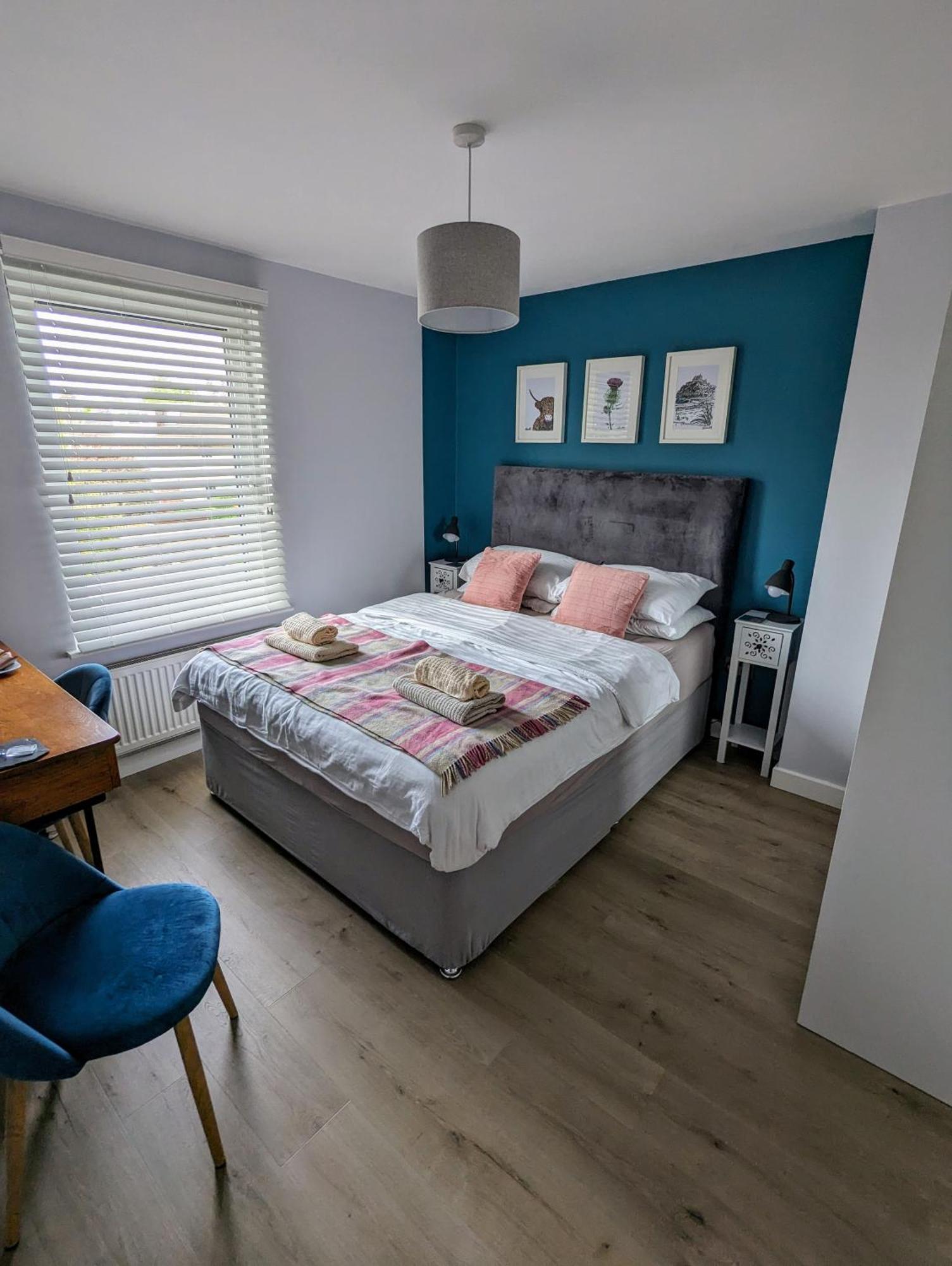 Cosy Guest Room In A Family Home With Free Parking เอดินบะระ ภายนอก รูปภาพ